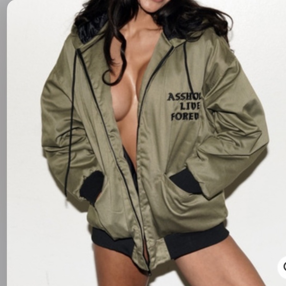 ASSHOLES LIVE FOREVER Uni-
sex black hoodie/jacket